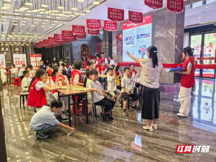 湖南高铁职院：“红心工匠”进社区 官方带娃“热”出圈