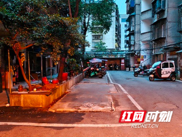 雁峰区先锋社区拆除三十年违建车棚 消除多重安全隐患