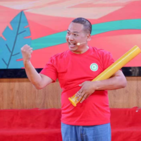 祁东帮帮团成员邓专奇:从曲艺名家到公益网红的三十五载艺术生涯