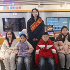 中国电信衡阳分公司解放路中心厅爱心翼站：引领孩子开启AI未来探索之旅