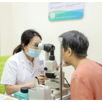 虫子体液堪比腐蚀剂？飞虫撞眼后，这个动作可能毁了你的眼睛！
