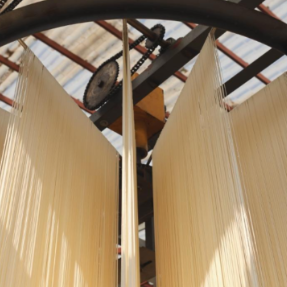 衡阳县：冬日“晒面”麦香四溢 产销两旺年味正浓