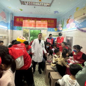 南华附一医院儿童医学中心联合大学生志愿者开展”医路‘童’乐 暖情相随”主题活动