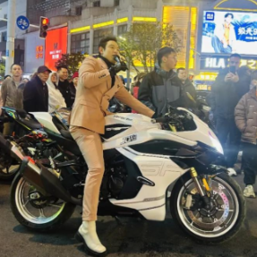 假期错峰 就来雁峰丨元旦假期“阳台音乐会”连办两场，用音乐圈粉无数