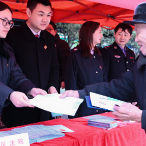 南岳区:守护“她”权益 护航“蕾”绽放