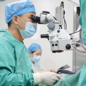 高度近视+老花,中年职场人如何摆脱“两副眼镜”的烦恼?