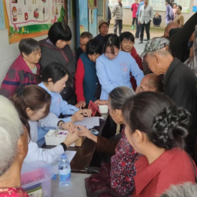 义诊惠民暖民心 南华医院专家团队赴祁阳沿江村开展公益义诊活动