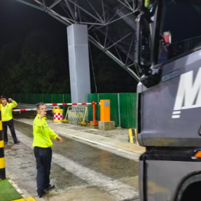 高压严管不松劲！衡阳交通执法部门连查5辆“百吨王”