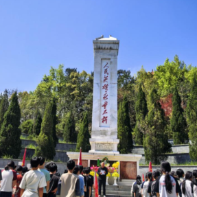 徒步20公里,16年不断——衡阳县学生清明祭英烈,用脚步丈量信仰