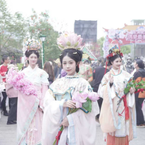 春假“趣”雁峰丨东洲桃浪映江湖，沉浸式游园会点燃春日文旅热潮