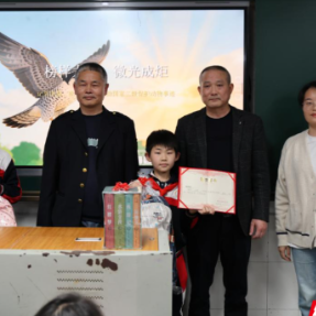 最暖上学路！衡山两少年暴雨中救下国家二级保护动物游隼