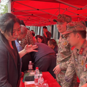 南岳区春风送就业 服务暖军心