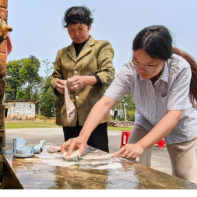 耒阳山巅博士服：23年守病妻不弃，三十载托举儿女成才