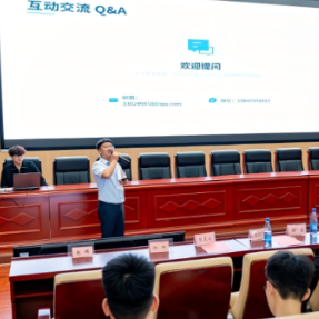 “平民英雄”陈佳校友与湖南工学院电信学子话成长