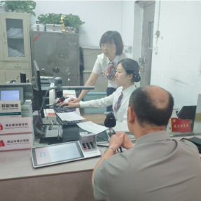 工行耒阳广场支行绿色通道解燃眉 敬老服务显担当