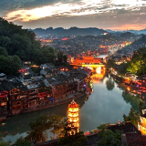 向往的张吉怀丨凤凰古城：小城烟火味 最抚游人心 