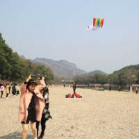 首届崀山风筝节举办 女性游客可免费游四大景区 