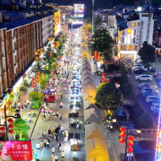 人气从山中蔓延至街巷，张家界这条啤酒音乐街夜色璀璨