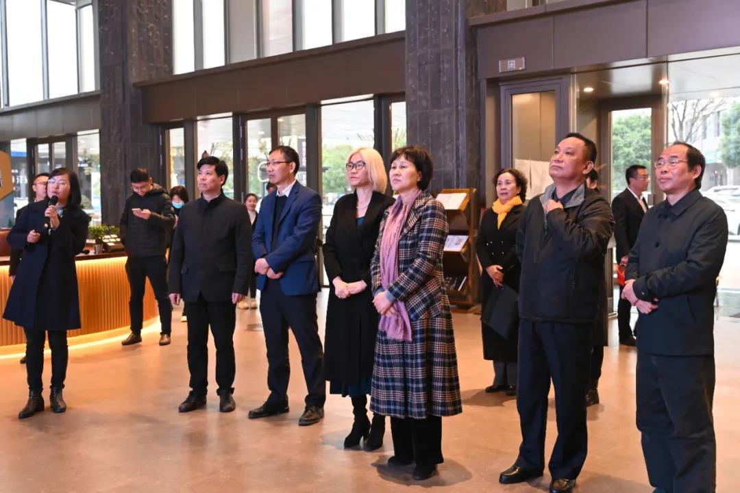 11月24日，省委常委、省委统战部部长黄兰香在长沙市调研归国留学人员创新创业工作。