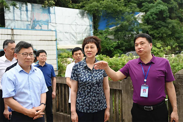 6月9日，省委常委、省委统战部部长黄兰香一行赴湘潭督导防汛工作。