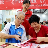 七夕无关年龄！看长沙志愿者们带老人们找回“我能想到最浪漫的事”