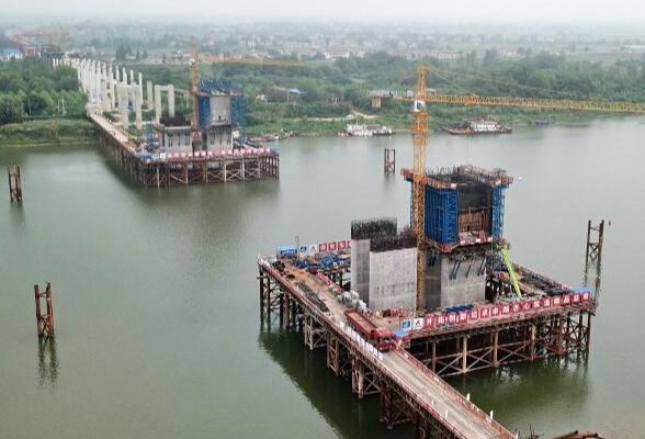 【每日一图@湖南】航拍建造中的益常高速扩容资水特大桥