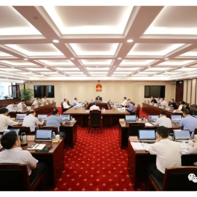 省十三届人大常委会举行第82次主任会议