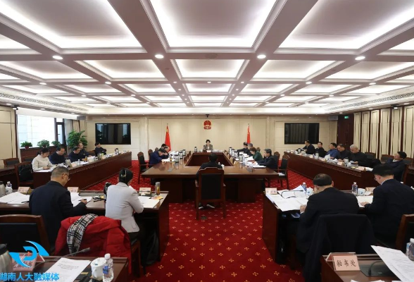 省十四届人大常委会举行第十九次主任会议