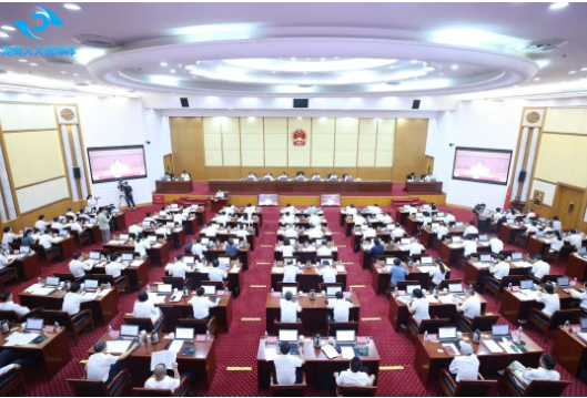 省十四届人大常委会举行第五次会议