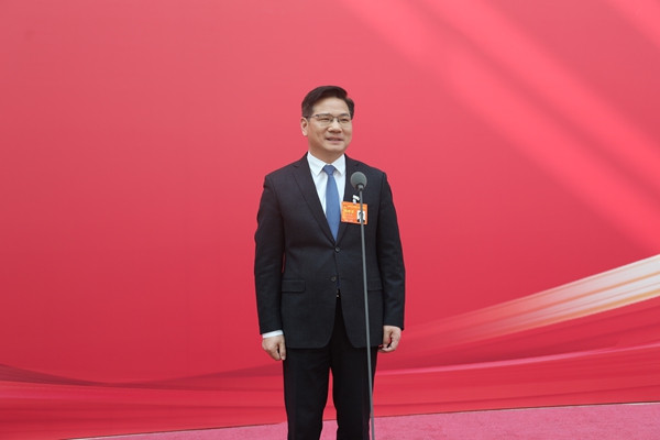 王衛(wèi)安_副本.jpg
