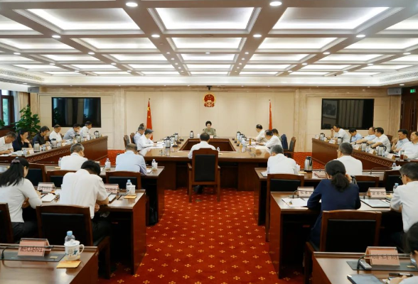 省十四届人大常委会举行第五十次主任会议