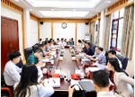 陈飞在社区治理立法工作座谈会上强调：践行初心使命，坚持问题导向，明晰各方职责，做好社区治理立法工作