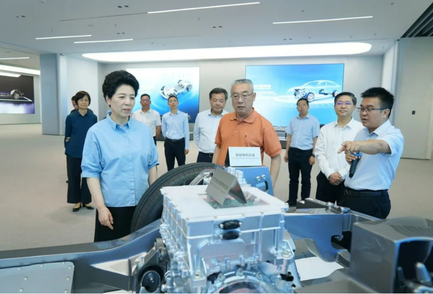 乌兰与四川省人大常委会来湘调研组座谈 互学互鉴推动川湘人大工作再上新台阶