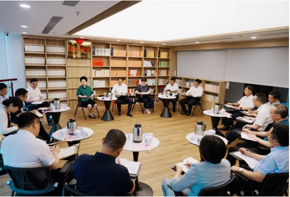 乌兰与部分县级人大常委会主任恳谈 ：以落实“三会三文”精神为主抓手 推动基层人大工作从“规范化”迈向“实效化”