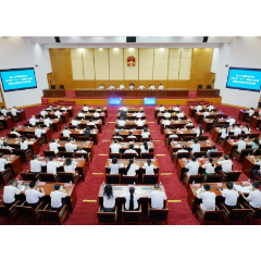 省人大常委会机关举行2025年“七一”表彰大会，乌兰为机关党员干部讲党课