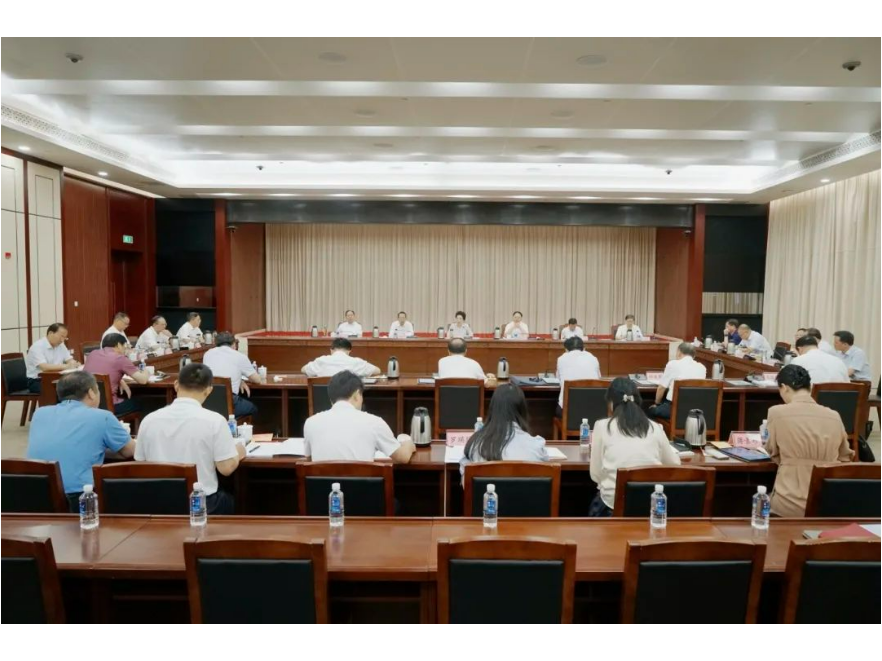乌兰主持召开市州贯彻落实“三会三文”精神情况汇报会