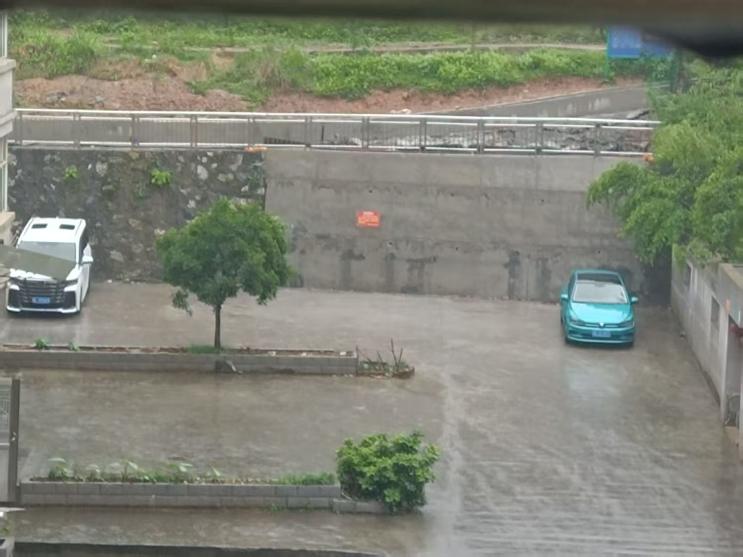 中级人民法院家属区地质灾害点隐患消除.jpg