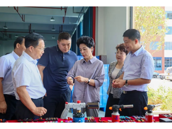 乌兰在邵阳开展“法治护企”执法检查 把法治优势转化为中小企业和先进制造业发展优势
