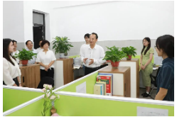 杨浩东在长沙走访慰问一线教师