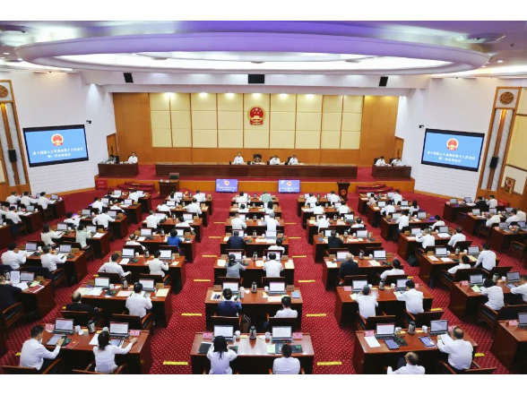 湖南省十四届人大常委会举行第十八次会议