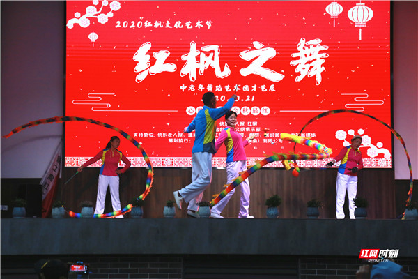 紫凤空竹表演队的《龙舞三湘》，让人拍案叫绝。