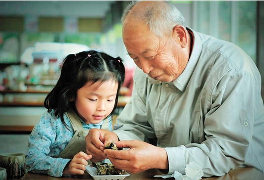 “老小孩”需要的是精神养老关怀