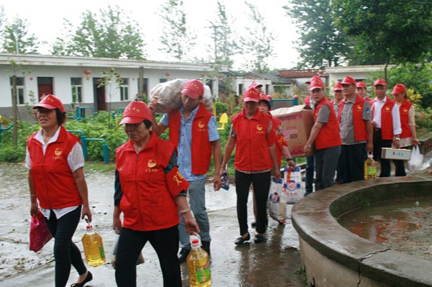 5年来，湘潭祖孙俩乐当志愿者 公益路上传承“爱的教育”