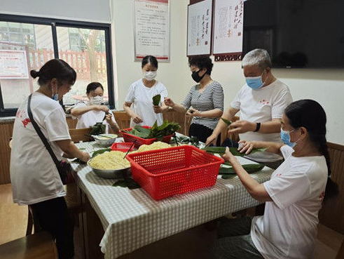 沙雨花区政院社区：淡淡粽叶香 浓浓敬老情