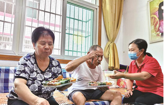  长沙县为100余户老人提供配餐助餐服务