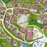 【民族团结党旗红】党建引领铺就小康路