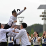 致我们终将值得的青春!