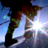 新闻周刊丨来之不易的珠峰登顶，攀登者经历了哪些挑战？