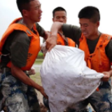 他们说这是“勋章”！网友：心疼……