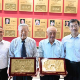 袁隆平、屠呦呦等科学大家手模亮相中国科技馆